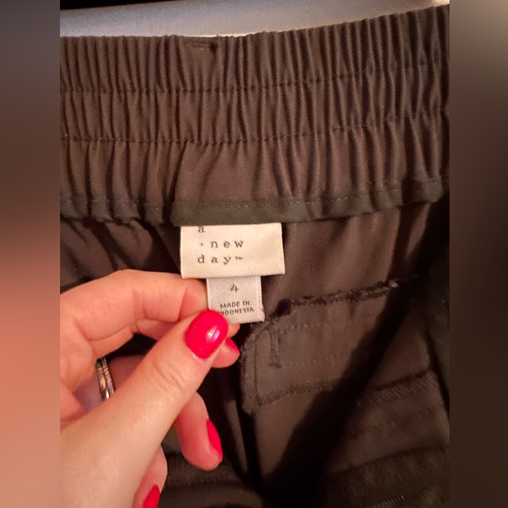 2 pairs of trousers 1 khaki 1 black! Worn once each! - Picture 2 of 3